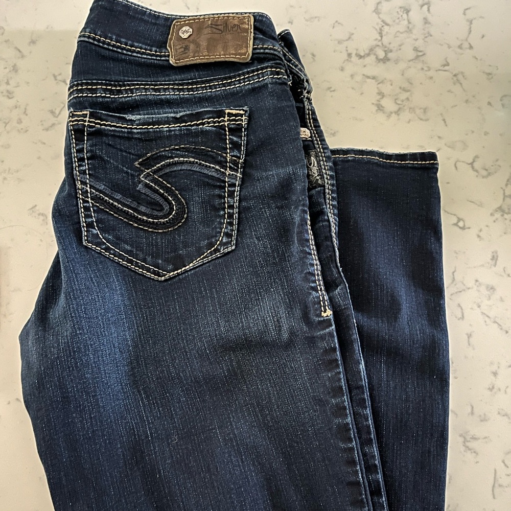 Silver women’s denim Suki dark wash, 29 waist, 31 L